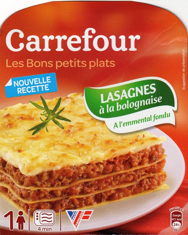 LASAGNES À LA BOLOGNAISE ET À L'EMMENTAL FONDU