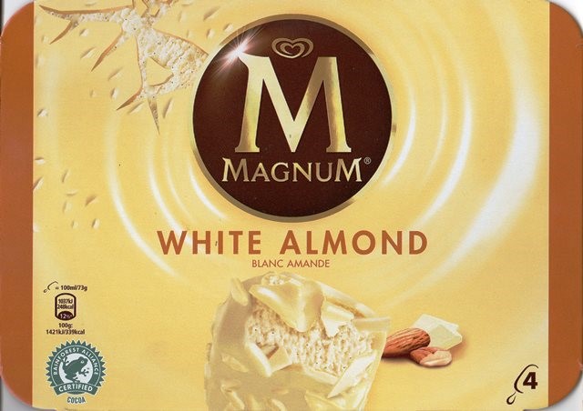 GLACE VANILLE ENROBÉE DE CHOCOLAT BLANC (28%) ET D’AMANDES (5%)